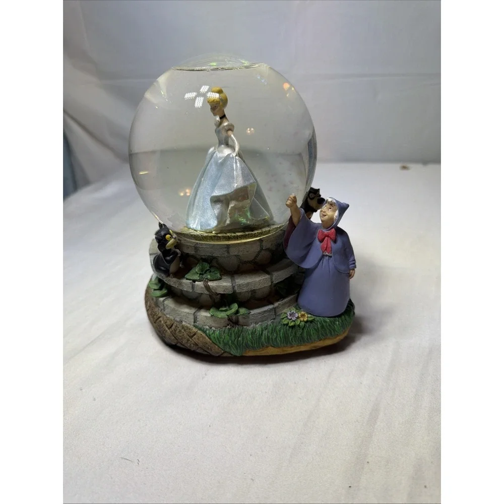 Collectible Disney Cinderella Snow Globe Bibbidi Bobbidi Boo Spinning Musical
